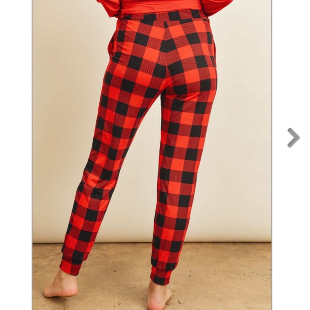 Red & black plaid pajamas top + jogger set - Picture 4 of 8